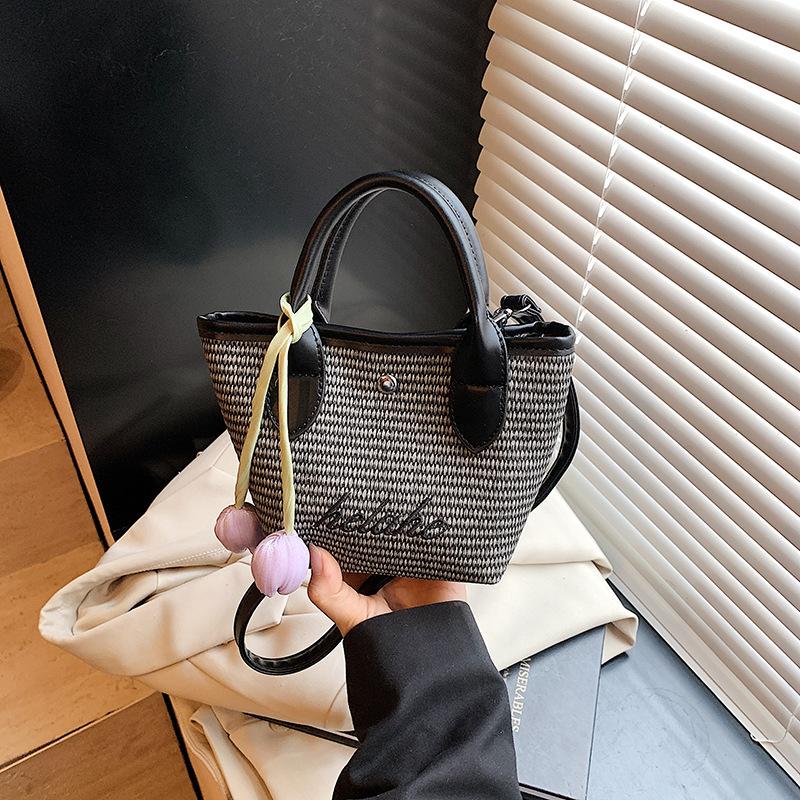 

Niche bag women s new summer popular versatile messenger bag handbag woven bucket bag чорний