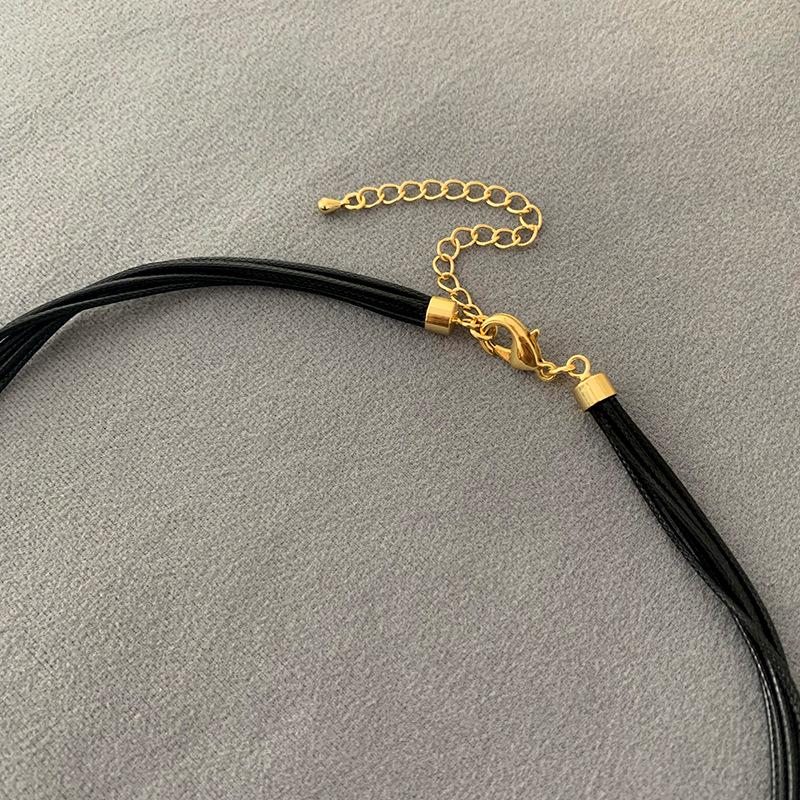 Vintage Resin Chain Leather Rope Necklace: A Unique Blend of European and American Design with Chinese Retro Flair