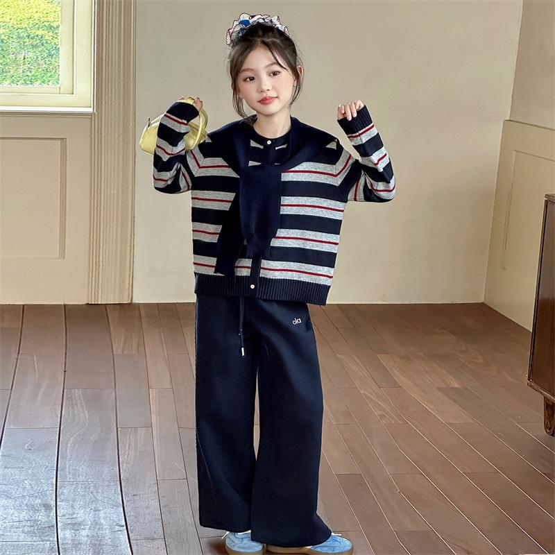 Mädchen Strick-Cardigan mit Streifenmuster - Frühling/Herbst 2025 Kollektion