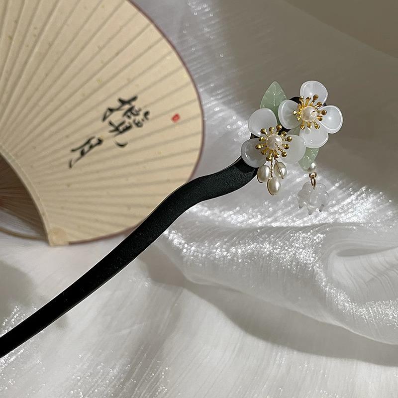 Elegant Retro Tassel Hairpin for Hanfu Updo - Women's Chinese Style Metal Hair Clip