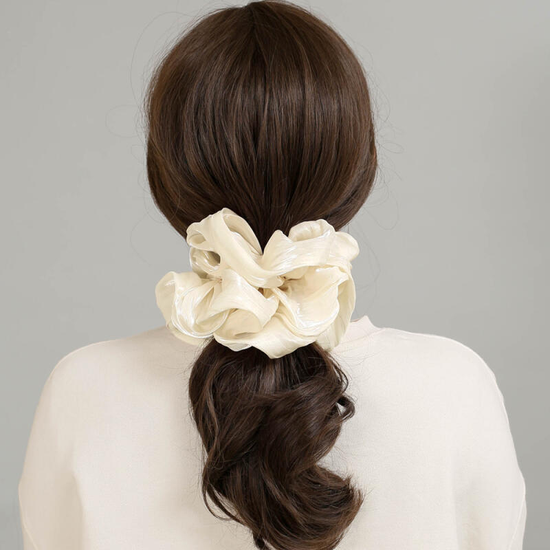 Shining Shirring Gopchang Band (Ivory) Scrunchie