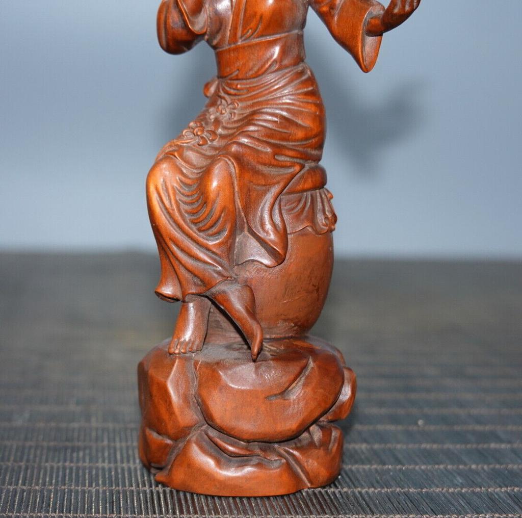 Chinesische, aus Buchsbaumholz geschnitzte, schöne Frauenstatue – Holzskulptur zur Dekoration des Hauses