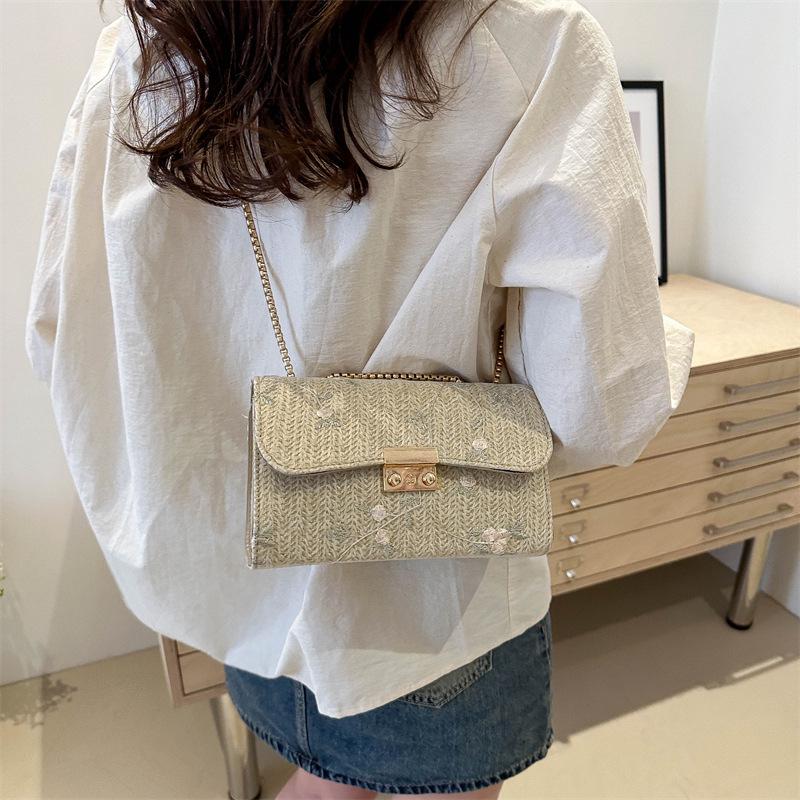 Weaving 2025 new trendy summer fashion casual foreign style straw weaving retro simple single shoulder fashion small square women's bag