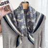 Eșarfă Pătrată Mică Retro Stil Britanic Mătase-Bumbac: Cravată Versatilă și Eșarfă Subțire de Gât pentru Femei.