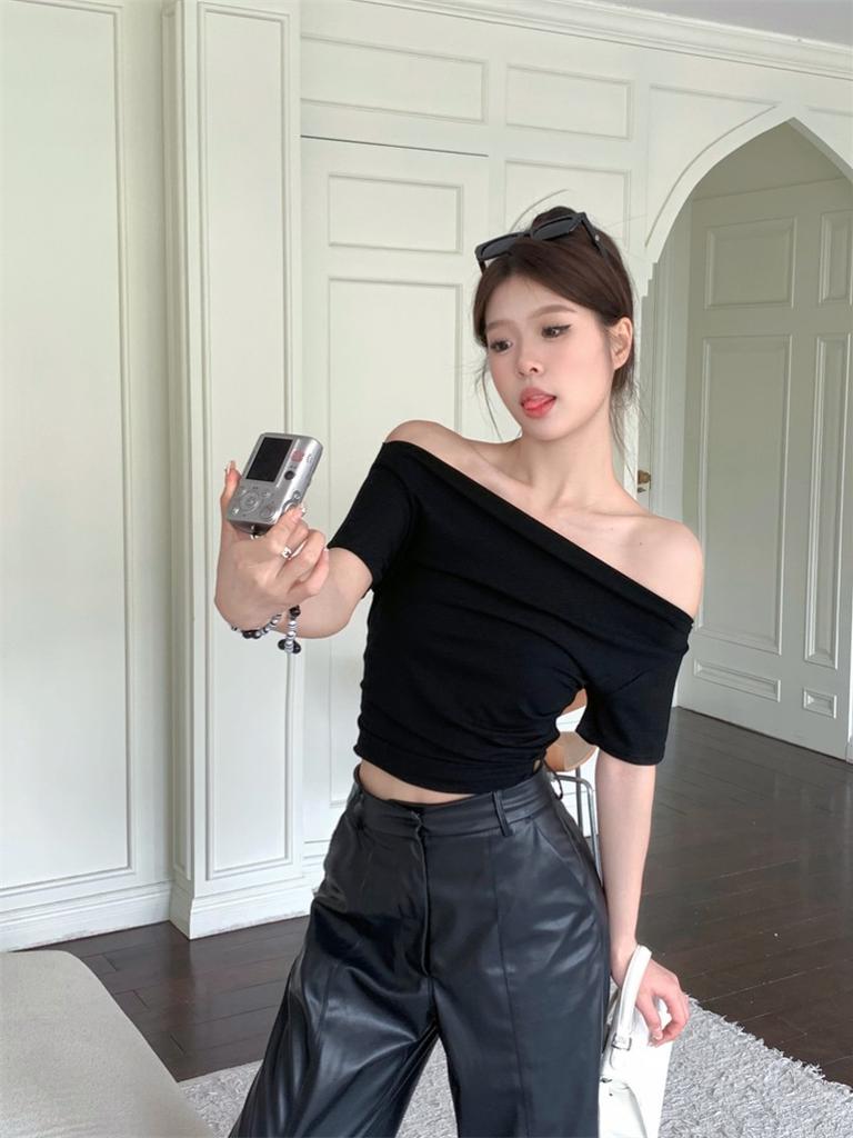 Summer New Women's One-word Shoulder Design Sense with Irregular Short-sleeved T-shirt Spice Girl Black Collarbone Bottoming Shirt