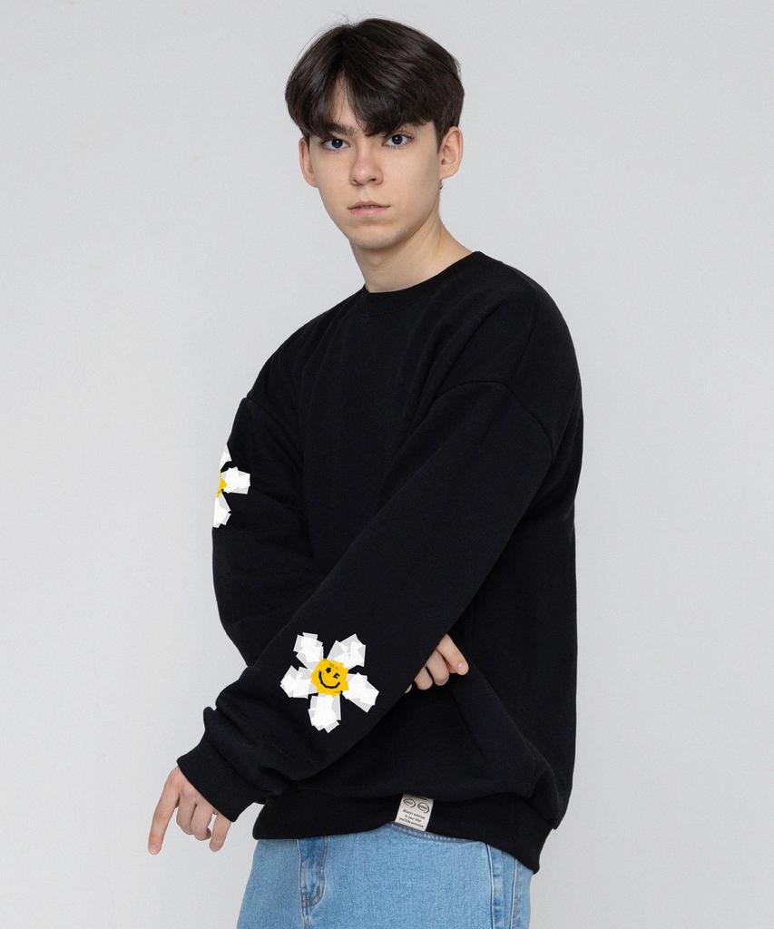 GRAVER [Unisex] Multi Tape Flower Smile Drawing Sweatshirt_Black