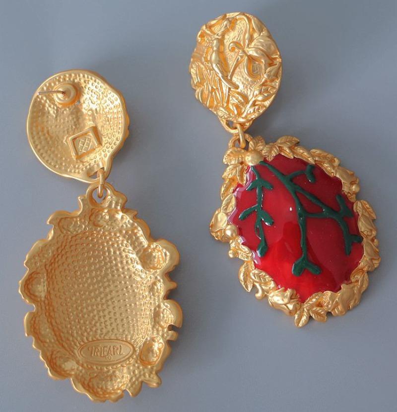 

Replica vingated copper plated real gold sweep shoulder hand-carved flower and bird whispering earrings