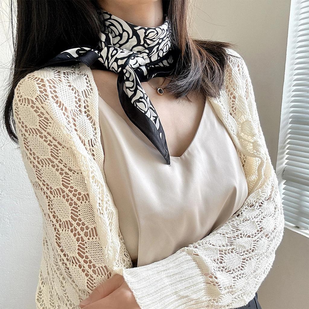 Schwarz-weiß gestreifter kleiner quadratischer Schal Seidenschal Damenkopftuch mit Hemd Professionelle Dekoration Nackenschutzschal Hals dünner Schal