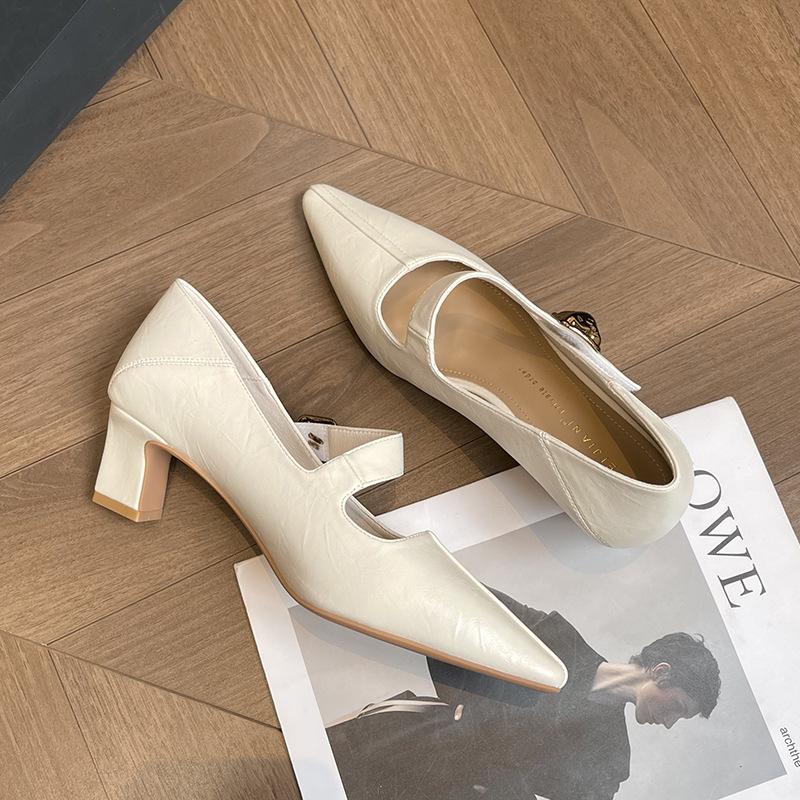 Nischen-Design schräger Schriftzug mit quadratischem Absatz Temperament High Heels Damen dicke Absätze Einzelne Schuhe können im Frühling und Herbst getragen werden