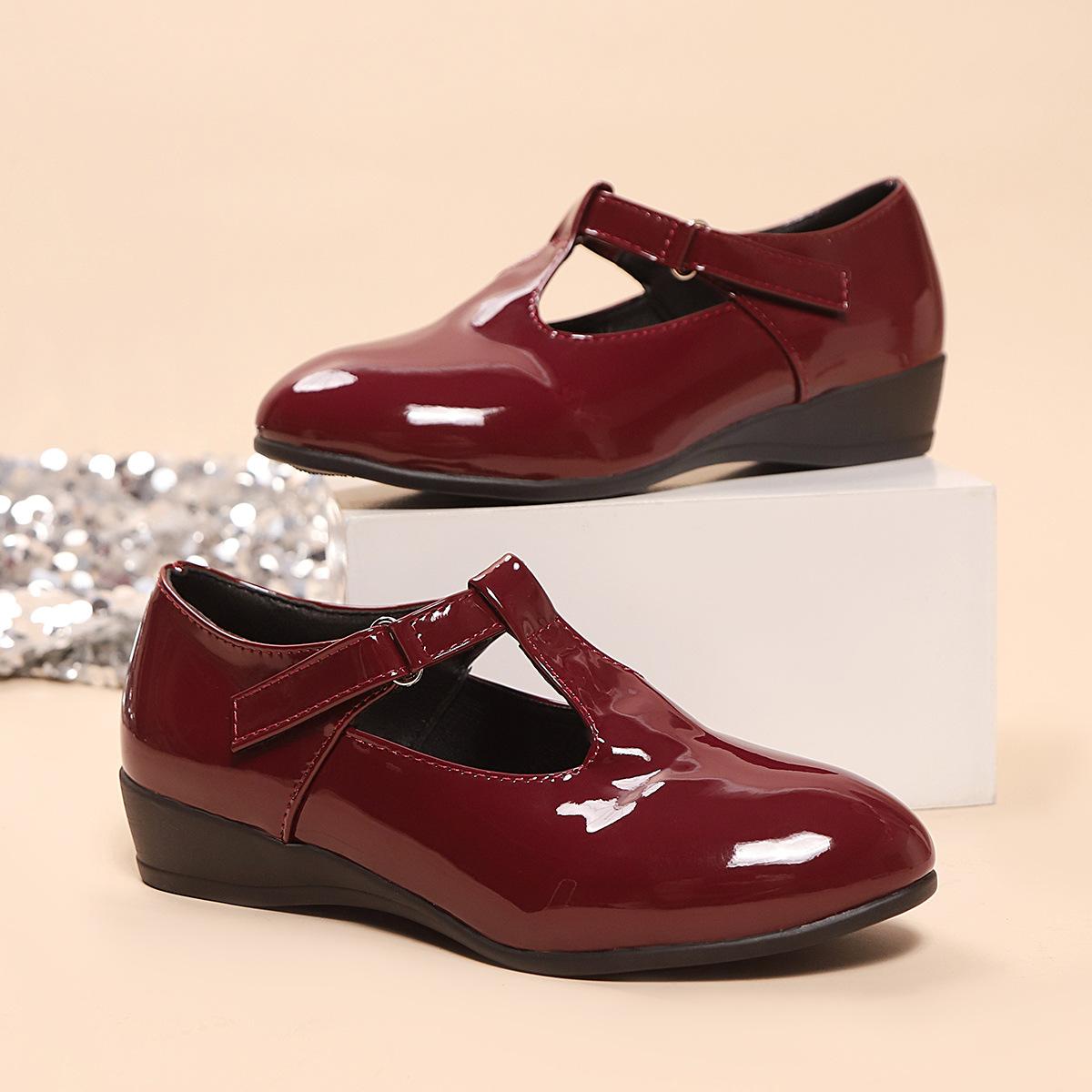 

2026 Spring New Women s Pointed Wedge Shoes - Hollow Out Retro Leather Shoes, Plus Size Available TC 43 червоний