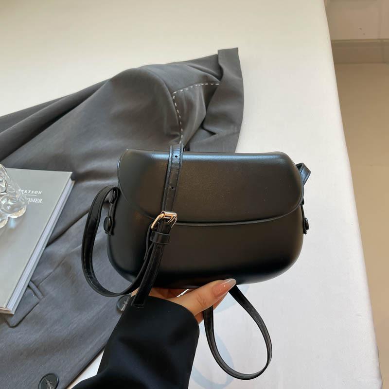 Small bag women 2025 summer new trend versatile large capacity saddle bag niche fashion messenger small square bag women