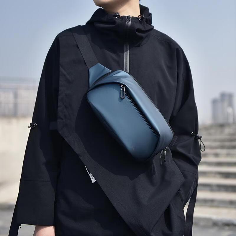 МужскаяТехwear Сумка-кроссбоди на грудь OEING