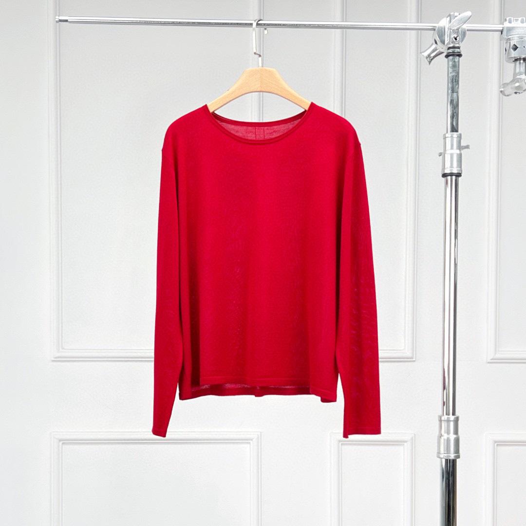 

Праздничный сезон Свитер из шерсти Super120S с круглым вырезом и закатанным краем Large красный