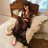 Elegantes Retro-Blumen-Netz-Bademantel mit Federbesatz - Durchsichtiges Loungewear-Design