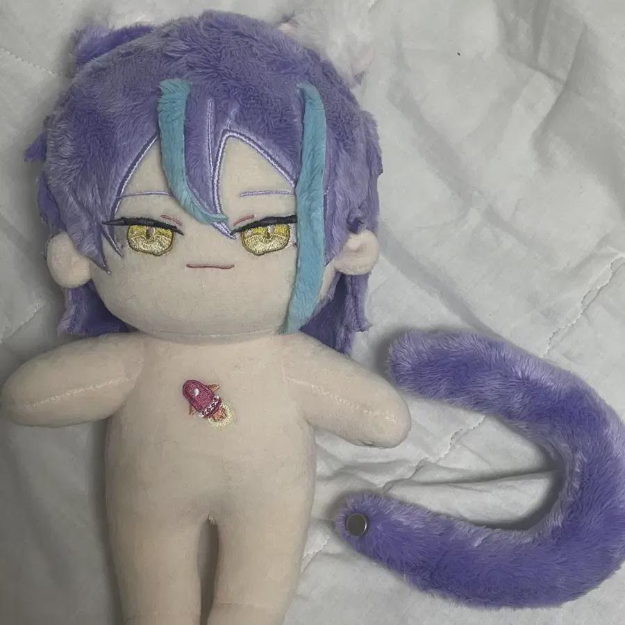 

Луи 20 выступает с шоу чудес Псеки