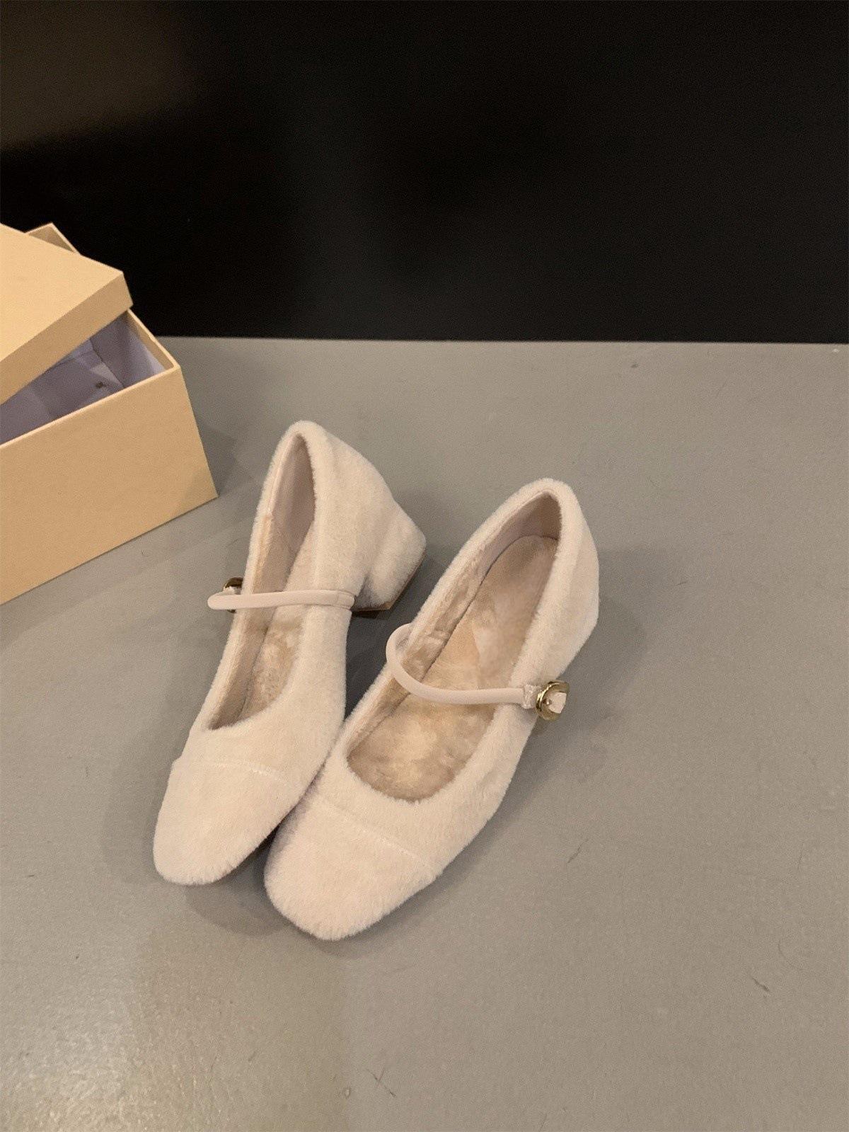 

Туфли на грубом каблуке французского стиля Мэри Джейн, женская обувь, новинка 2024 года, плюшевые туфли на высоком каблуке из плюша 39