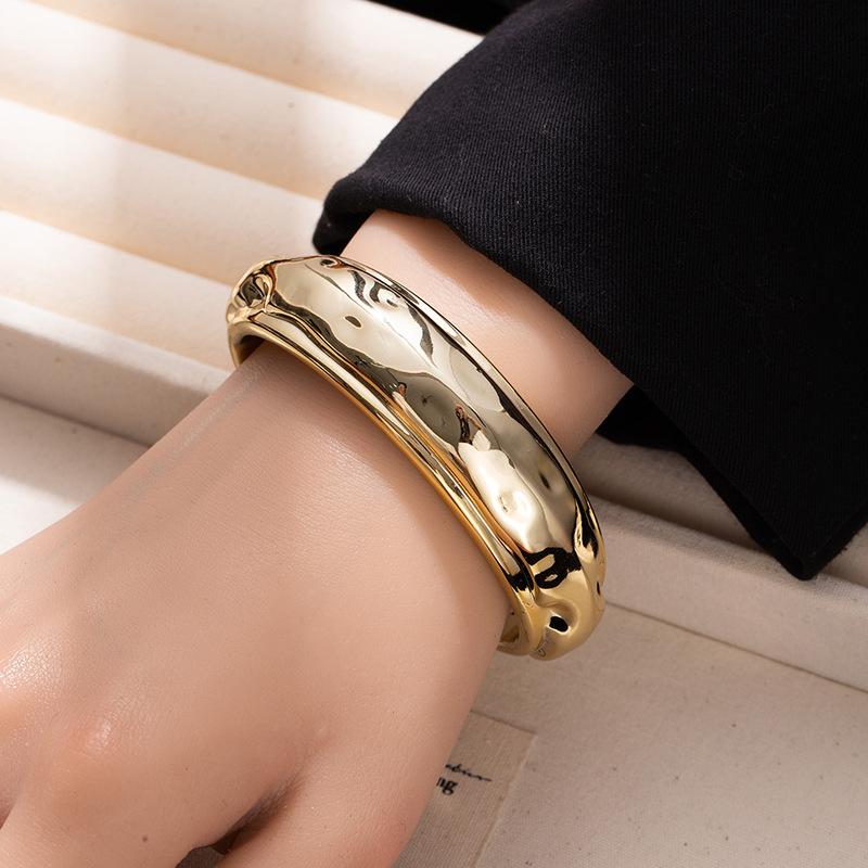 

Wave Cold Wind Opening Bracelet Exaggerated Simple Design Bracelet Light Luxury High-End Jewelry Women