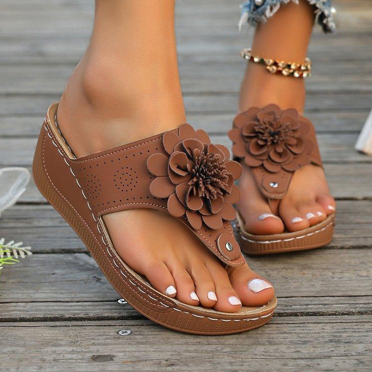 Neuer Stil von Keilabsätzen Damenschuhe Slipper und Strand-Flip-Flops