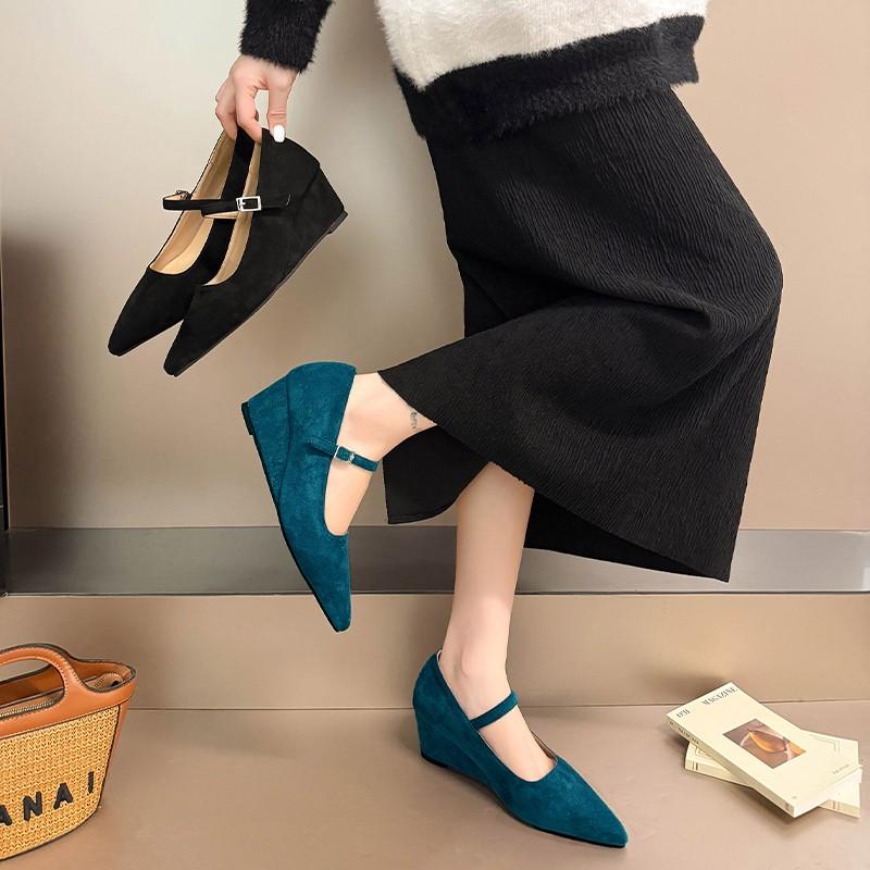 New French Retro One-button Shallow Opening Mary Jane High Heels for Women with Wedge Heels and Pointed Toe