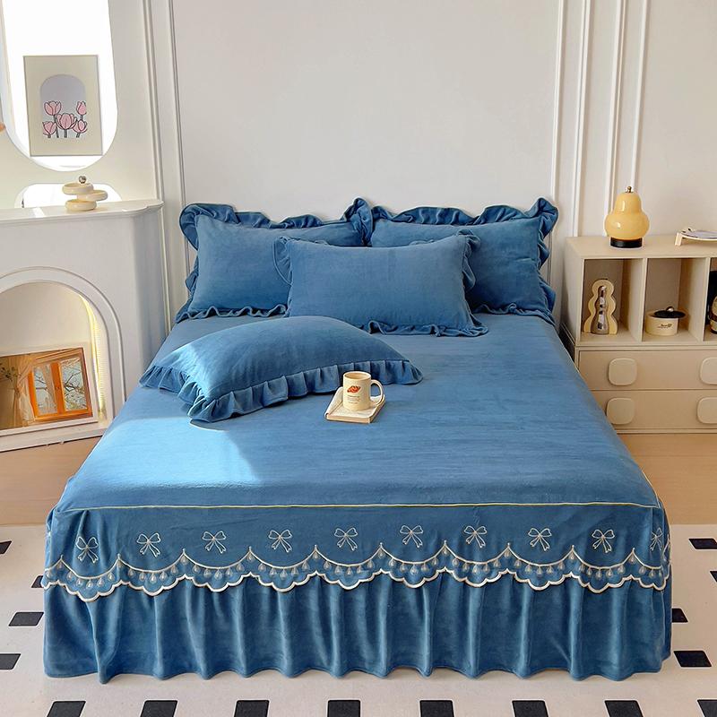 

Solid color autumn and winter embroidered bed skirt single piece princess style with skirt thickened, no pillowcase only 2pcs pillowcase сапфірове скло синього кольору кольору