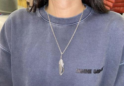 Helldorado Hd Feather Pendant 02