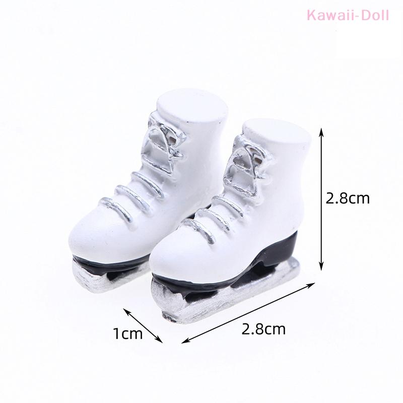 1Pair Mini Simulation Skating Shoes For Kid Doll Roller Skates Decorative Dollhouse Prop Model Gift Kids Toy Doll Accessories