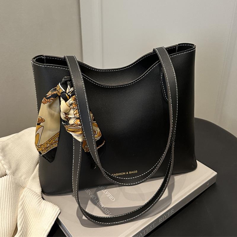 Geantă cu textură retro, geantă tip găleată, capacitate mare 2025 nouă geantă de umăr retro versatilă pentru femei, geantă de mână