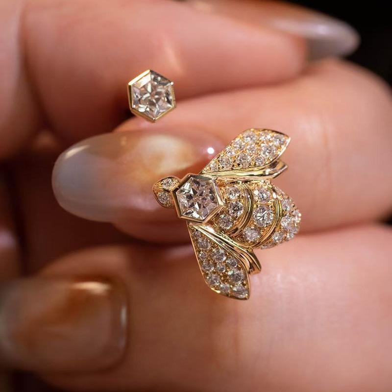 Fashionable Bees and Shining Zircon-Unique Design Ladies Ring-holiday Gift