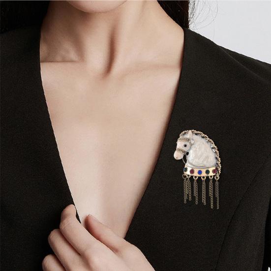Retro Brooch Tasseled Horse Head Design Men Women Pin Clothes Hats Bags Collar Badge Fashion Accessory