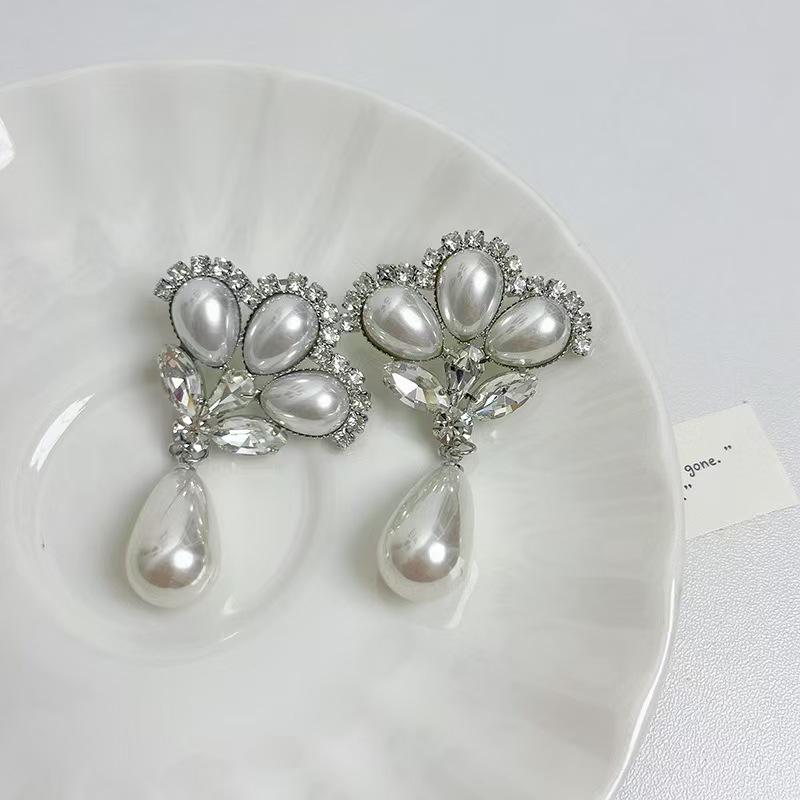 European-American Fashion Pearl Bow Rhinestone Necklace