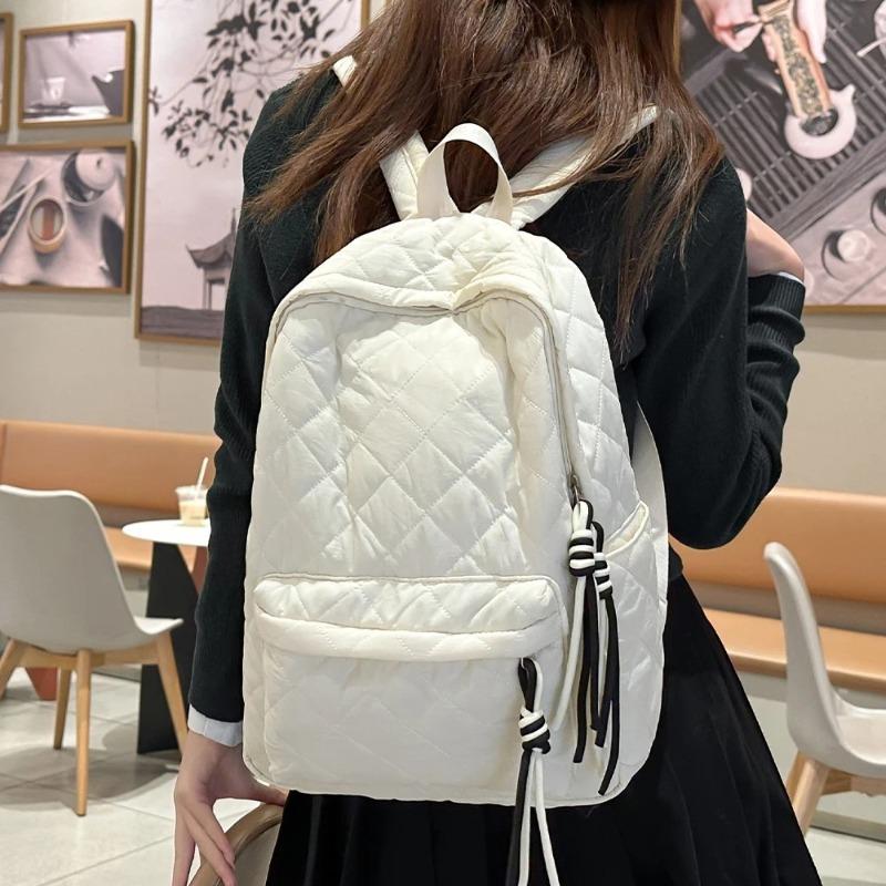 Lightweight Quilted Backpack Casual Fashion Daily Bag Large Capacity School Bag for Students Minimalist Design Commute Travel with Functional Pockets