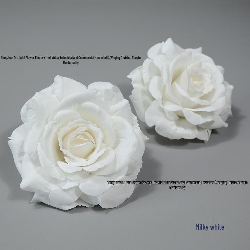 Fiori di Rosa in Velluto 15cm per Decorazioni Matrimoniali e Composizioni Fai da Te