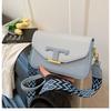 Bag women's summer new messenger bag niche design shoulder portable small square bag casual work small bag