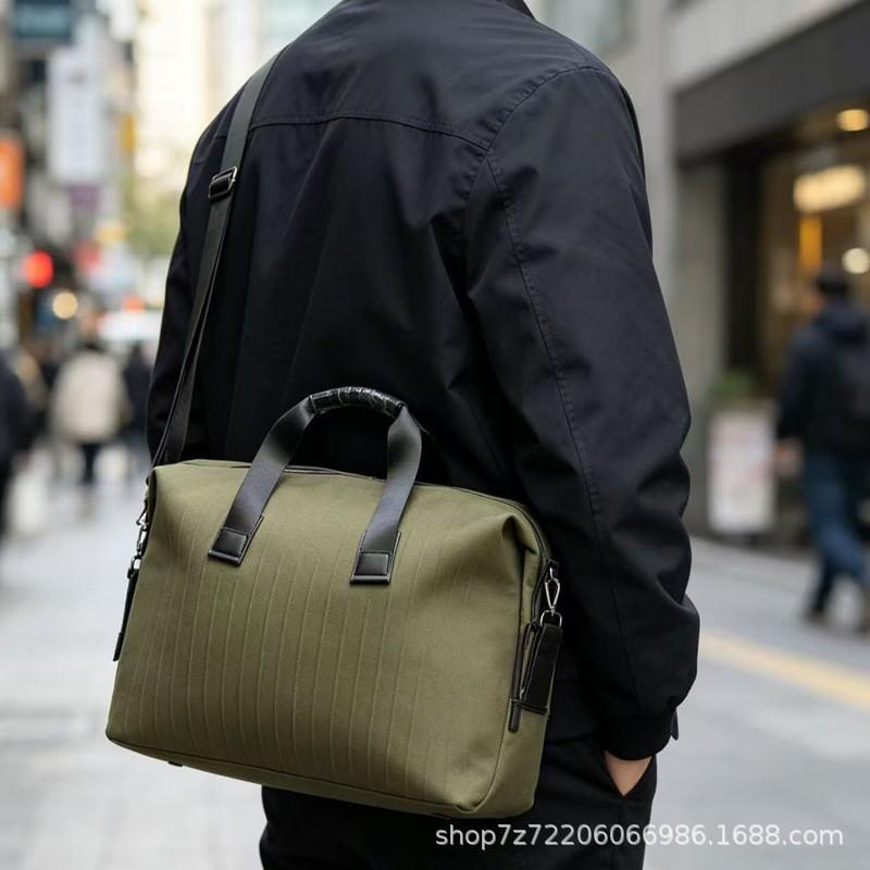 Womens Large Capacity Tote Bag Casual Versatile Travel Gym Duffle