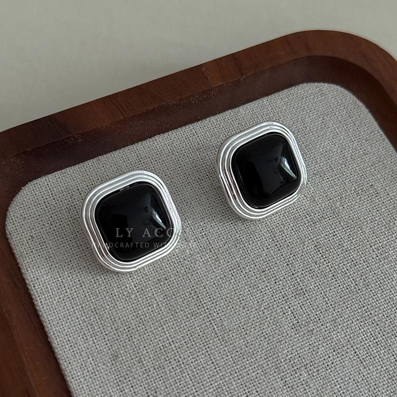 Minimalist retro amethyst beeswax turquoise jade stud earrings French commuter temperament earrings square colorful treasure versatile earrings