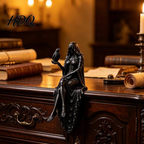 Statua Nera in Resina Stampata 3D/Resina Dama con Cappuccio Figura da Libreria Scultura Gotica Seduta