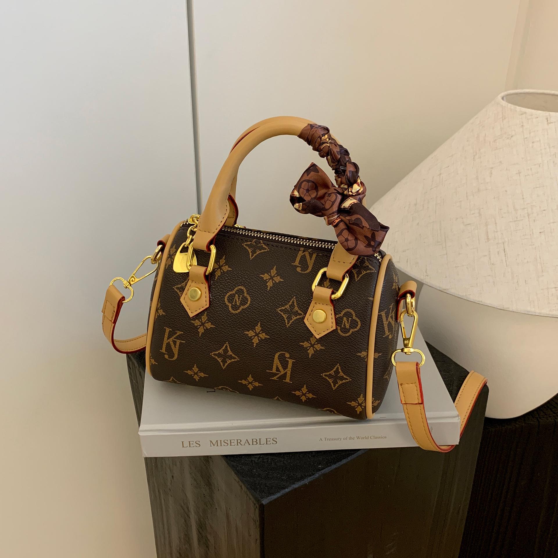 

Мини-универсальная ручная сумка-кроссбоди в форме подушки, весна 2025 коричневый