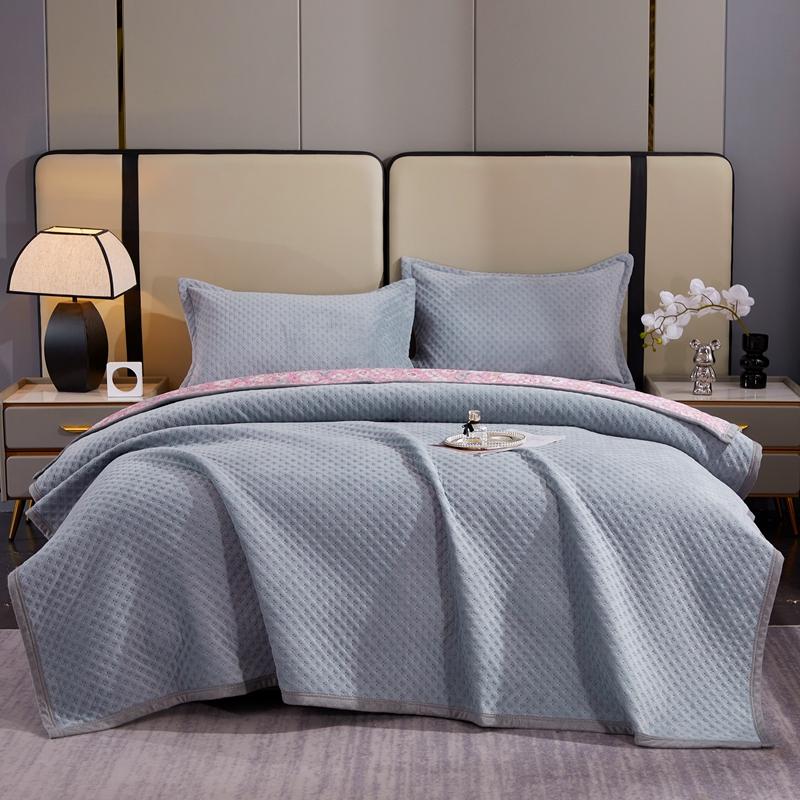 3pcs Set Winter Thick Velvet Bedspread Super Soft Flannel Quilting Bed Cover Non-slip Breathable Bedsheet with 2pcs pillowcase