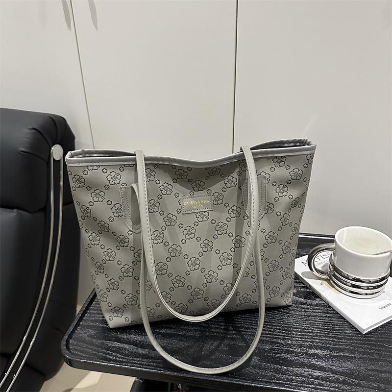 Fashion and popular spring women's 2025 new large-capacity tote bag fashionable shoulder underarm bag simple and versatile portable