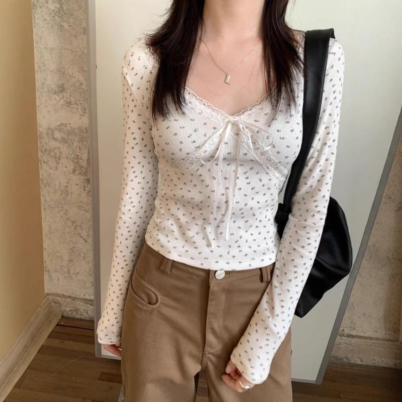 New Autumn/winter Neckline Patchwork Tight Lace Sweet Floral Lace-up with Chest Pad Woolen Warm Long Sleeve Top