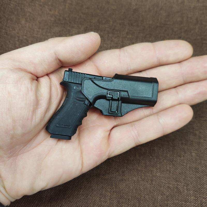 1Pcs 1:3 Metal Gun Keychain Holster Quick Pull Protective Case 1: 3 Glock G17 Model Specific Accessory Plastic Protective Cover