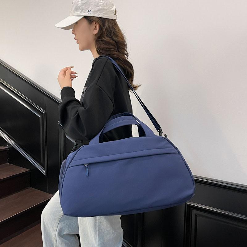 International Casual Travel Bag: Lightweight, Large Capacity, Handheld, with Wet/Dry Separation for Yoga, Swimming, and Fitness.