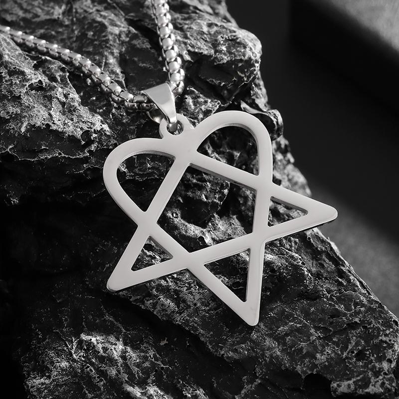 Stainless Steel Simple Personalized Spider Pendant Necklace Men and Women Fashion Party Pendant Jewelry Gift