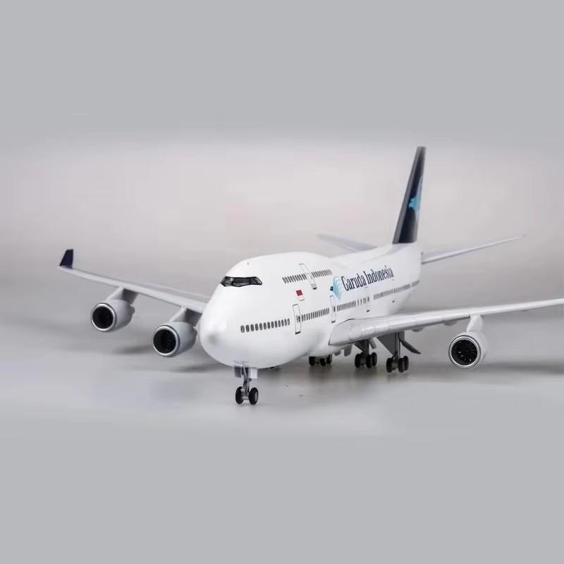 Plane 47CM 1/150 Scale Airplane Model 747 B747 Garuda Indonesia Aircraft Model with Light and Wheels Resin Plastic Ornament