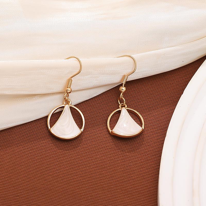 

Новое дизайнерское колье-цепочка на ключицу с подвеской-веером, женская мода, геометрическая нишевая простая темпераментная