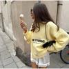 VAYLA Suéter Amarelo de Tricô com Letras Feminino Elegante Gola Redonda Manga Longa Pulôver Curto Casual Senhora Novos Suéteres de Rua