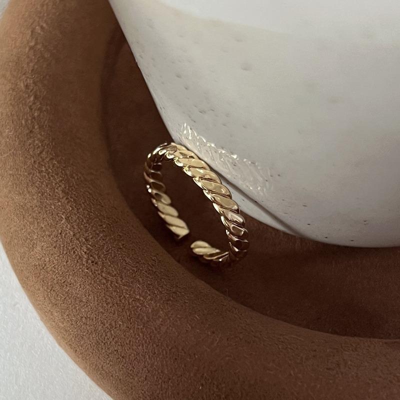 925 Sterling Silver Retro Plain Silver Ring for Women Does Not Fade, Light Luxury, High-end Sense, Versatile Opening Fashion Personality Ring