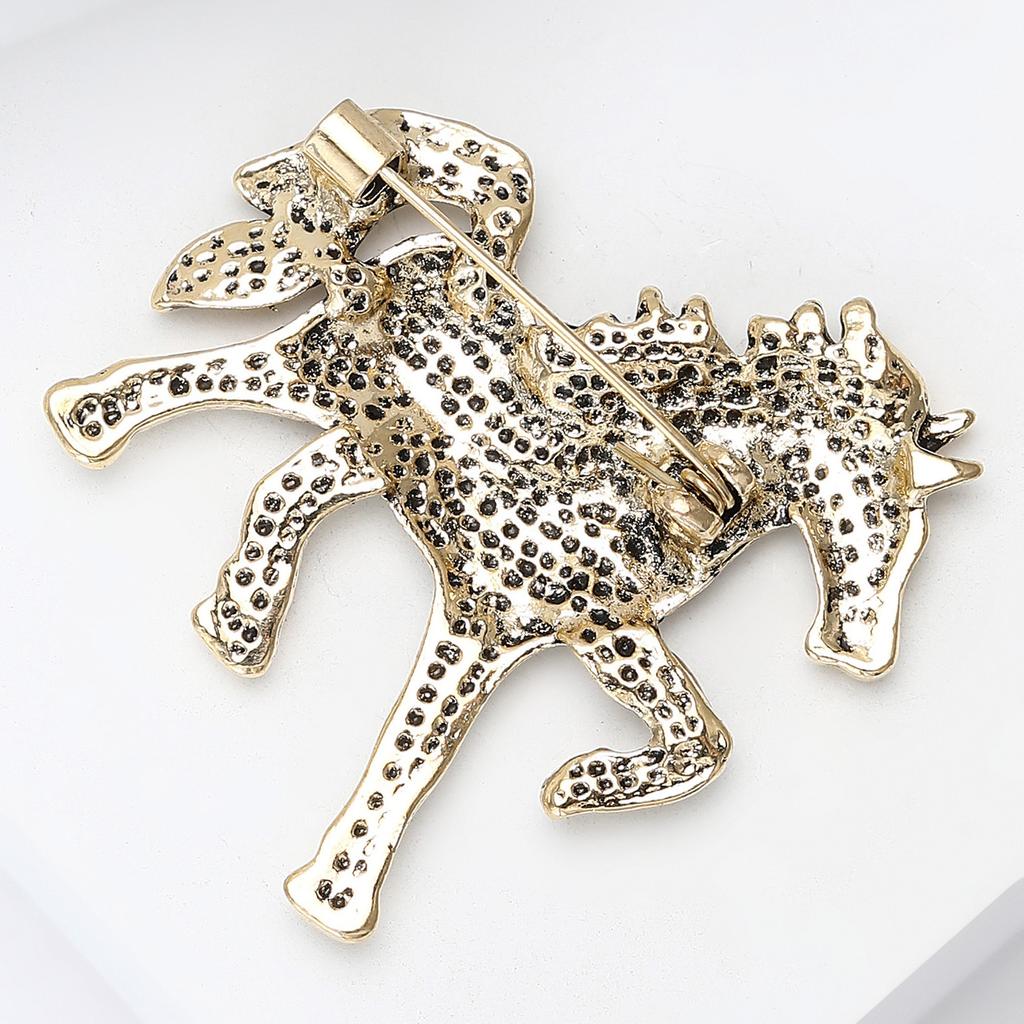 Rhinestone Horse Brooch for Women Animal Lapel Pins Party Accessories New Year Gifts