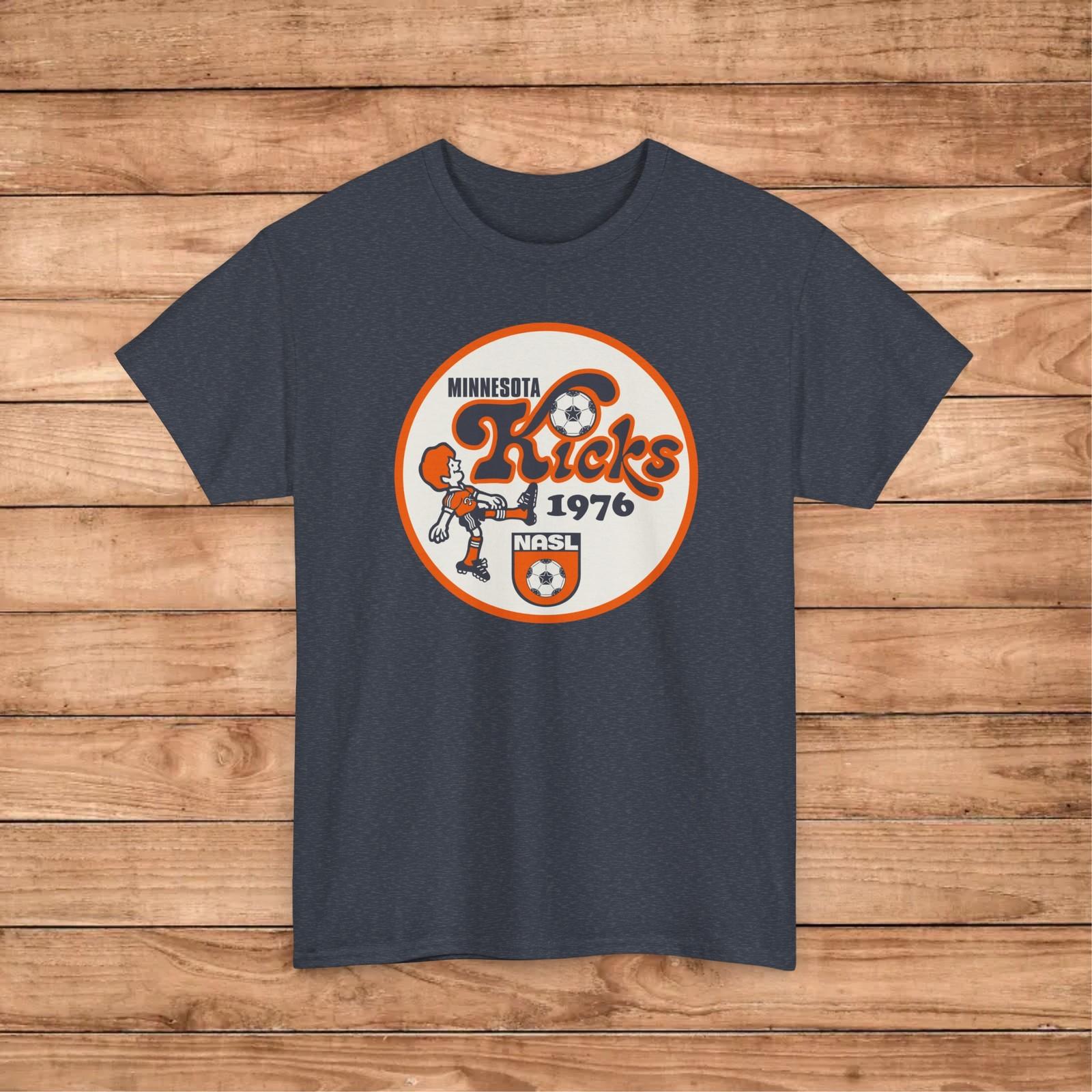 Minnesota Kicks 1976 Vintage NASL Soccer Premium Unisex T-Shirt XXXL