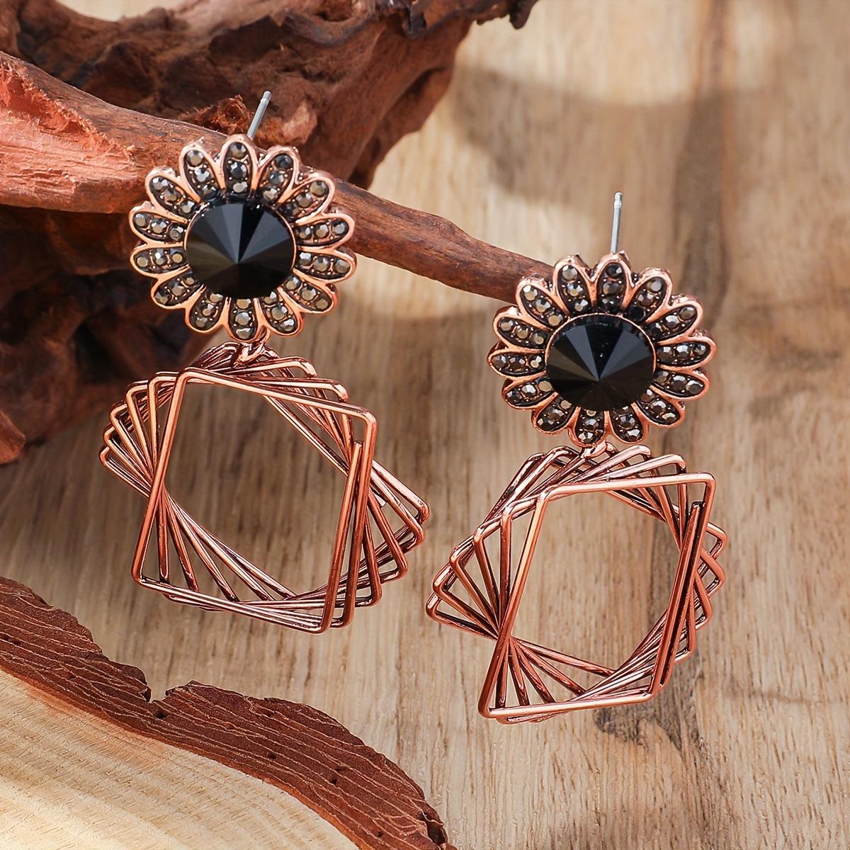 

Элегантные серьги-подвески в стиле «шикарный ретро» во французском винтажном стиле со сверкающими стеклянными вставками — идеально подходят для вечеринок и повседневного гламурного образа